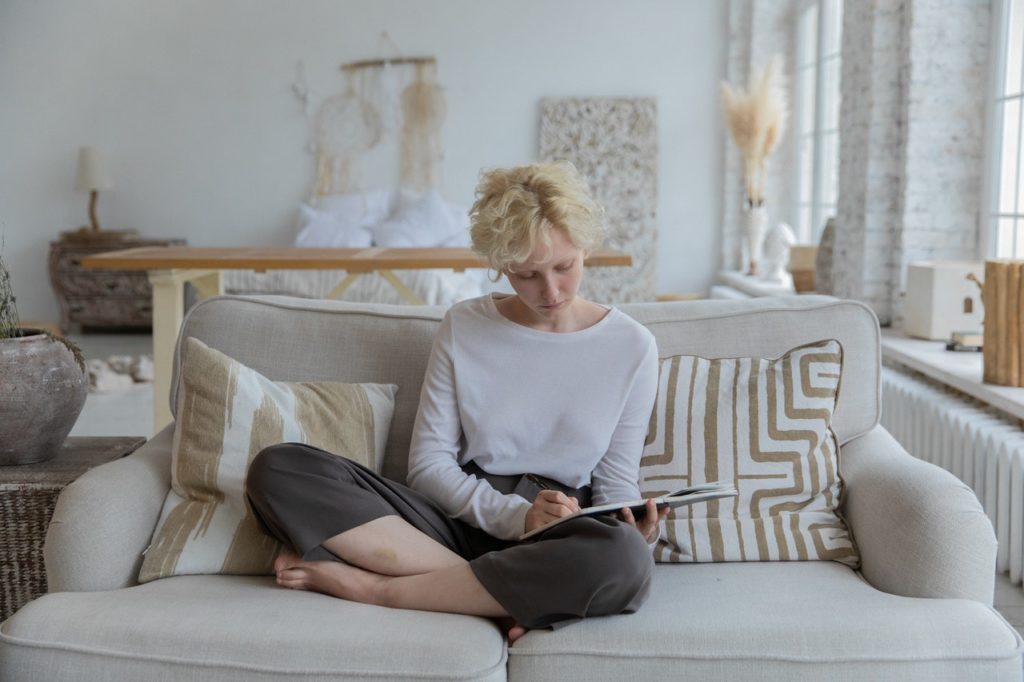 5 Ways to Relax During Home Repairs 15 pexels monstera 5331206